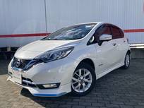 日産 ノート 1200cc 1.2 e-POWER メダリスト FOUR 4WD