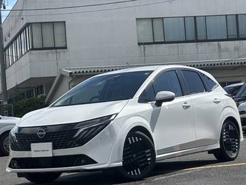 ノートオーラ 1.2 G FOUR 4WD 自社社用車　BOSEサウンド　プロパイロット