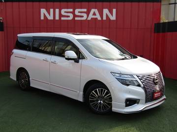 2.5 250ハイウェイスター プレミアム サンルーフ　後席モニター　黒革シート