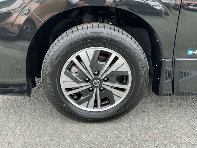 オーテック純正タイヤホイールセット（C27セレナ、リーフ、中古）その③右前輪 オーテック純正タイヤホイールセット（C27セレナ、リーフ、中古