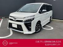 トヨタ ヴォクシー 2000cc 2.0 ZS 煌III アルパインナビリヤモニター付き