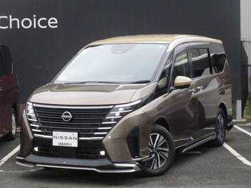 セレナ 1.4 e-4ORCE ハイウェイスターV 4WD 試乗車・AWINエアロ・ニッサンコネクトナビ