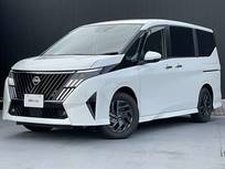 日産 セレナ 1400cc 1.4 e-POWER ハイウェイスターV プロパイロット　後席モニター