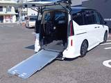 日産 セレナ 2000cc 2.0 ハイウェイスターV チェアキャブ スロープタイプ 車いす1名 セカンド仕様 禁煙車/展示車走行111キロプロパイロット